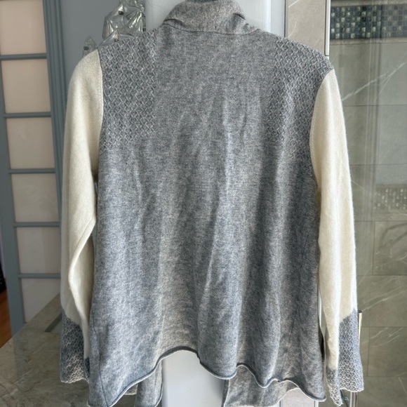 InCashmere Contrasting Cashmere Cardigan - Picture 7 of 11